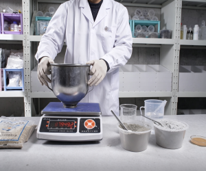 Laboratory sample weighing